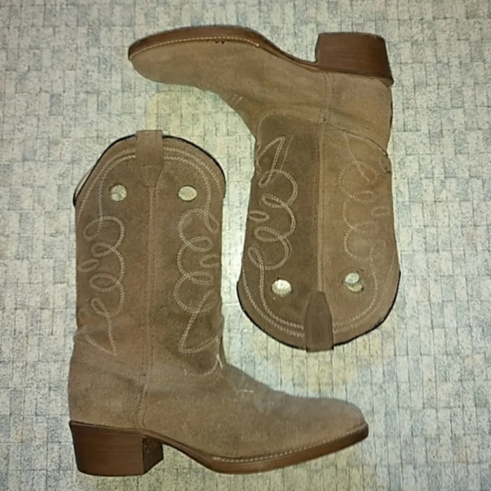 N/A tan suede